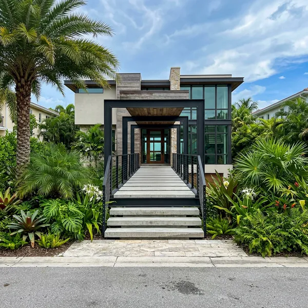 Exterior Palm Beach-Grade Floating Entryways